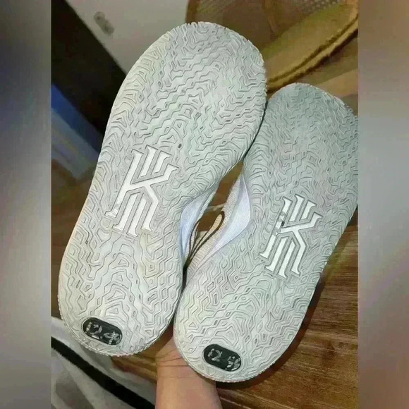 Nike Kyrie 7 GS 'Rings' CT4080-101 Size 5Y - Picture 5 of 9